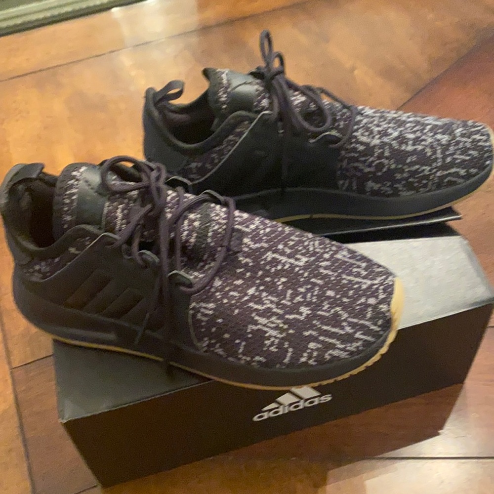 Adidas Boost black tennis shoes 👟